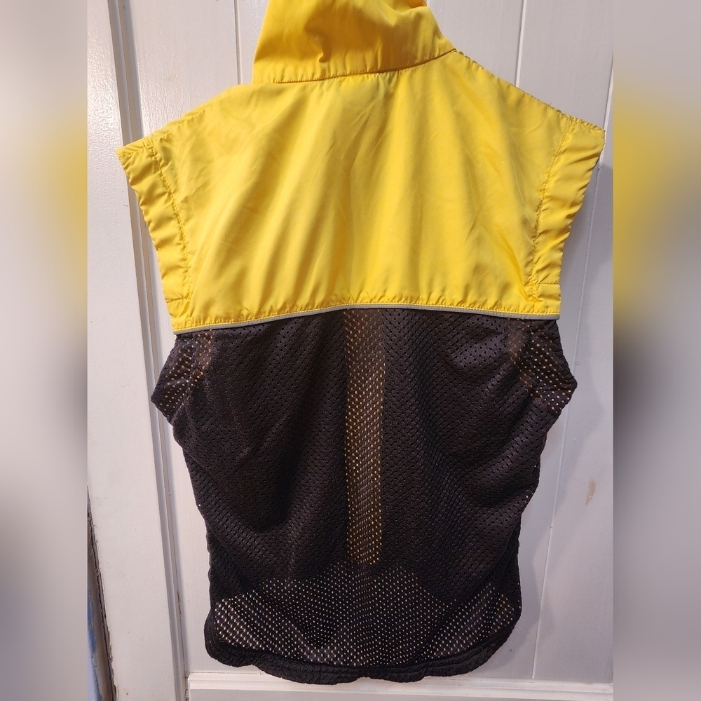 REI Yellow And Black Running Vest Size XS - Picture 3 of 6